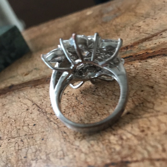 Copy Ad BLING 8 Sparkle Stones Unique Ring - Picture 8 of 12